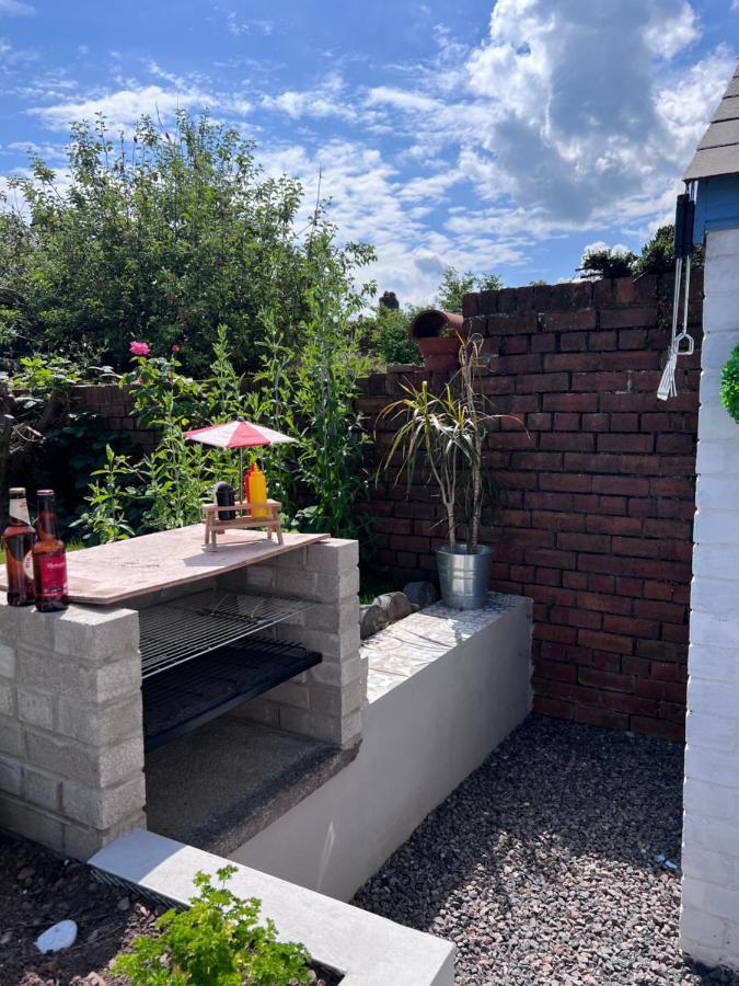 Brecon Town 3 Bedroom House Sleeps 6 Central Location Esterno foto